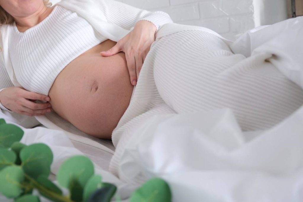Com quantas semanas o bebê mexe na barriga? Descubra!