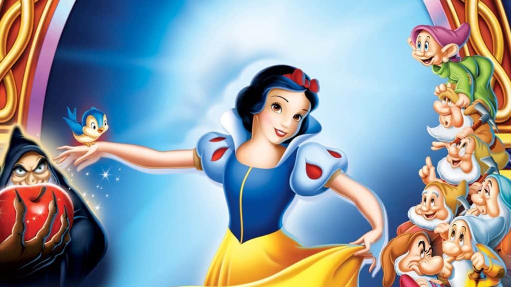 branca de neve com os sete anões do lado e a bruxa má