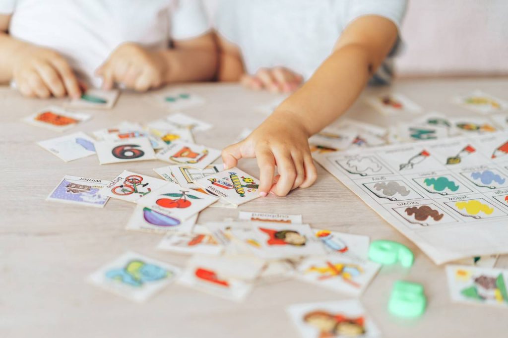 Atividades de estimulação cognitiva: 7 jogos e brincadeiras