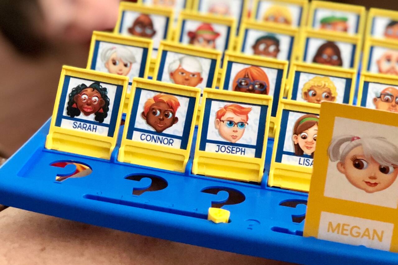 Jogo de adivinhação com avatares de personagens